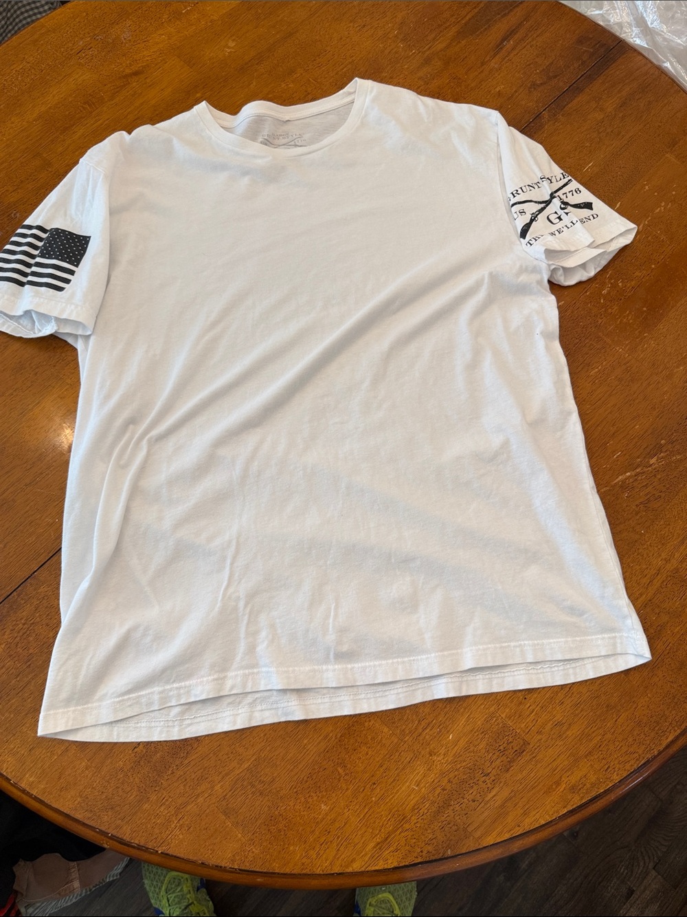 Grunt Style White Short-Sleeve T-Shirt with Black Sleeve Graphics xl